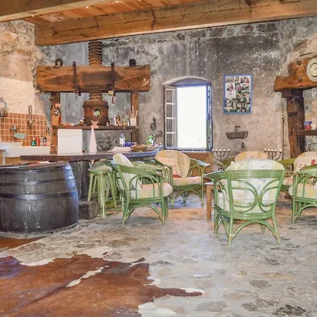 Four Bedroom Holiday In Ville Di Paraso 度假居 *